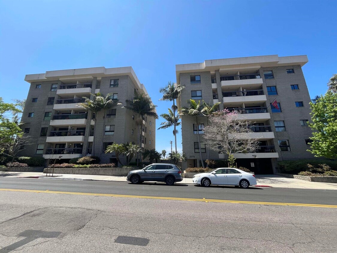 Foto principal - 3560 1st Ave