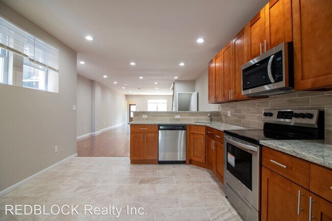 Building Photo - 4 br, 2.5 bath House - 1633 W Grange Ave