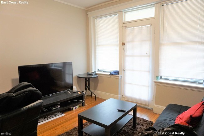 Foto del edificio - 1 br, 1 bath  - 15 Carol Ave 1