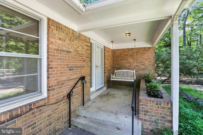 Foto del edificio - 2710 Hidden Valley Rd
