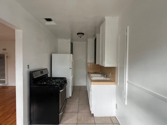 Foto del edificio - 873 N Hoover St