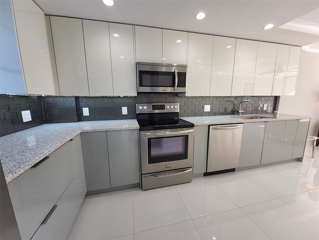 Foto del edificio - 112 Royal Pk Dr