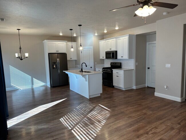 Building Photo - 3083 W 1750 S