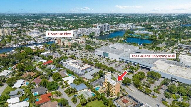 Building Photo - 2400 NE 9th St