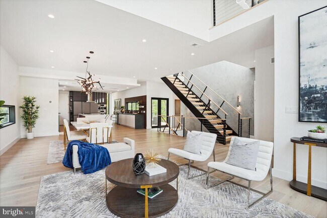 Building Photo - 703 Meadow Ln SW