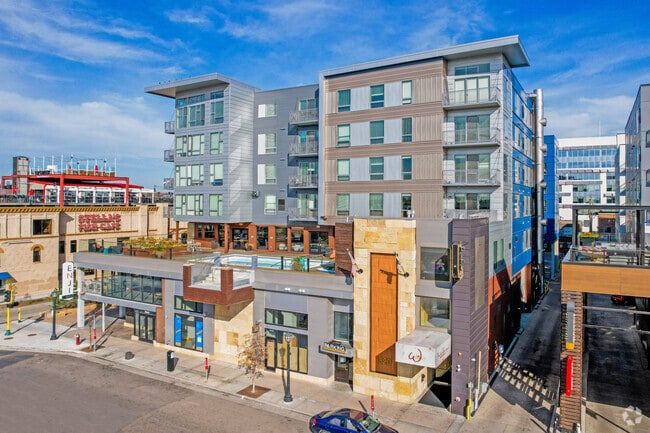 Building Photo - The Walkway