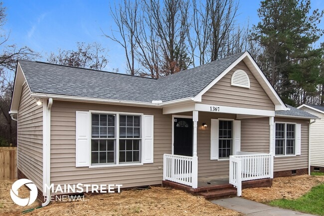 Building Photo - 1367 Hidden Valley Dr