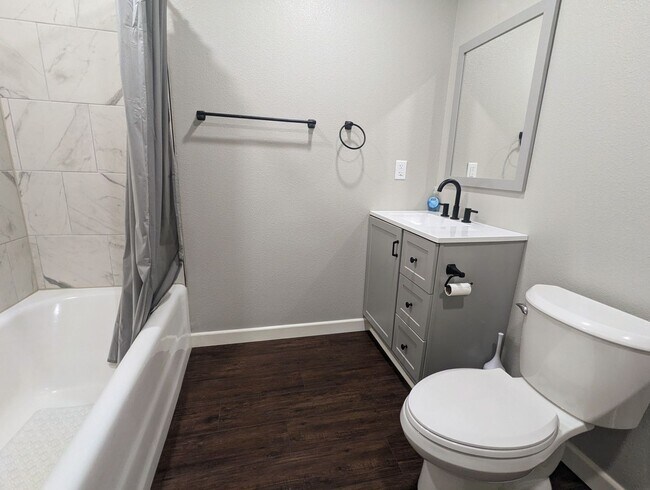 Foto del edificio - Available Now! Remodeled Cottage Home