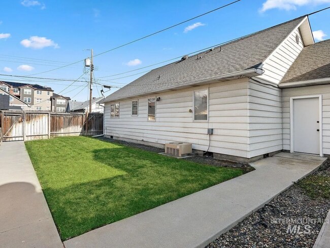 Building Photo - 716 S 9th Ave
