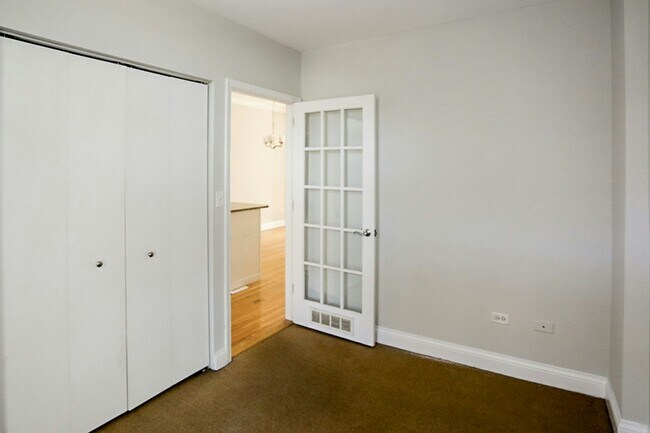 Foto del edificio - 3852 N Southport Ave