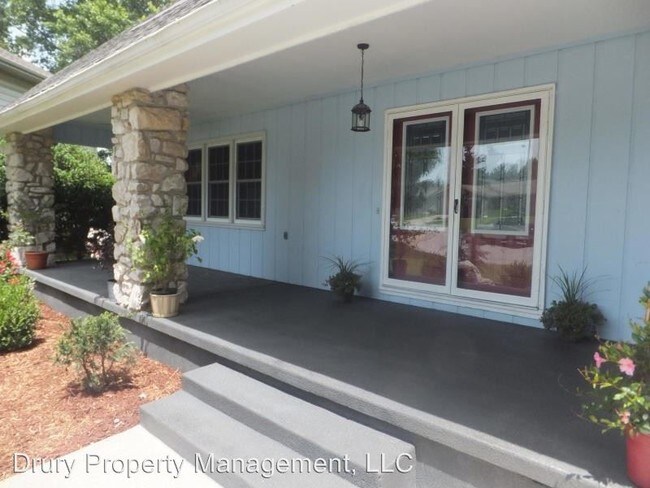 Building Photo - 5 br, 3.5 bath House - 1346 S. Raintree Place