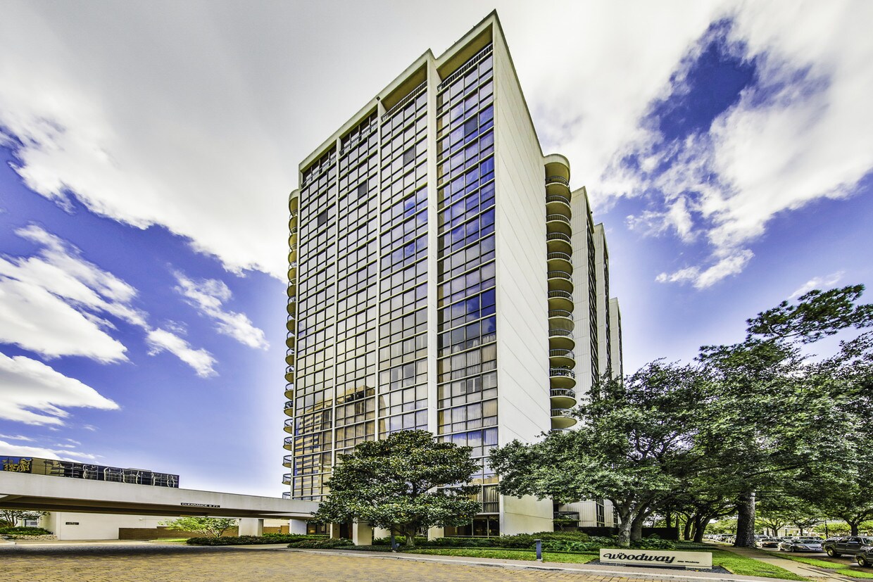 Galleria area 2/2 condo at the Woodway - 5001 Woodway Dr