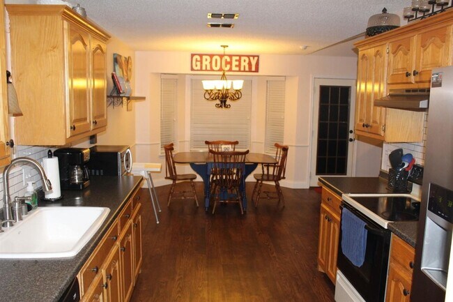 Foto del edificio - Available JULY 1st! Beautiful clean open concept home!