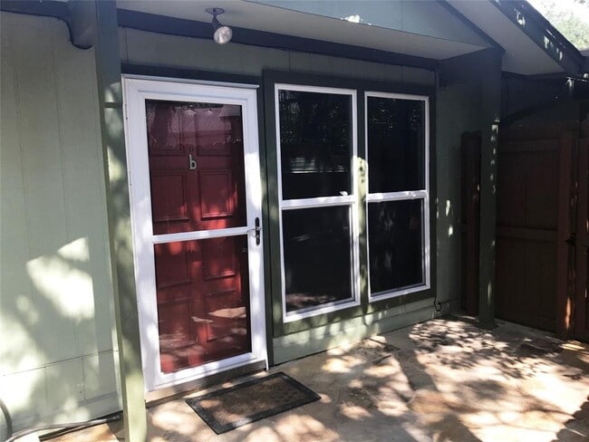 Building Photo - 816 Ramble Ln