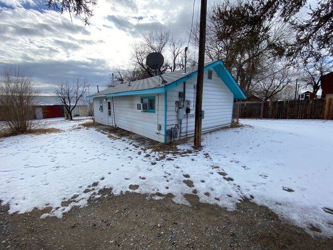 Building Photo - 2-3 Bedroom 1 Bath House with Washer and D...