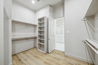 Building Photo - 5233 Hillman St