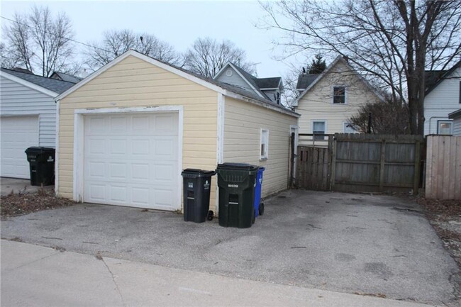 Foto del edificio - 2 Bedroom 1 Bathroom Home In Cedar Rapids!