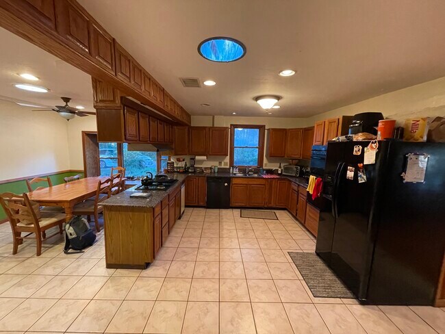 Foto del edificio - 2031 NW 8th Pl