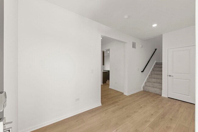 Building Photo - 7705 Nightshade Ln