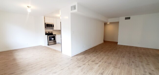 Foto del edificio - 2332 S Bentley Ave