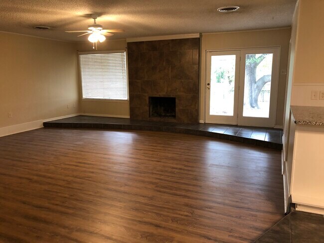 Building Photo - 5454 Woodway Dr