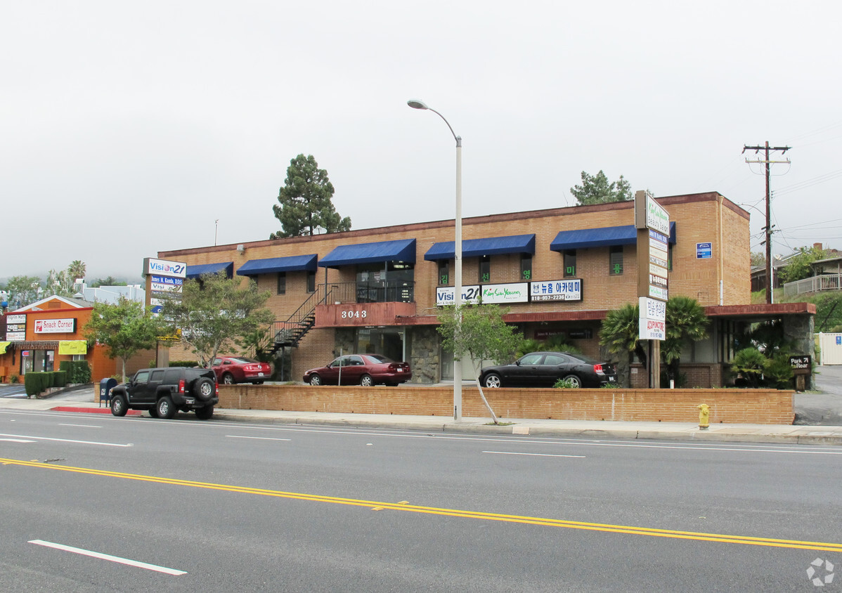 Foto del edificio - 3037 Foothill Blvd