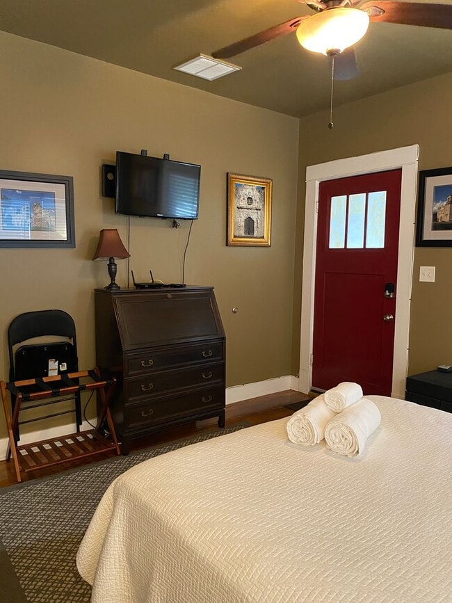 Building Photo - 226 W Whittier St