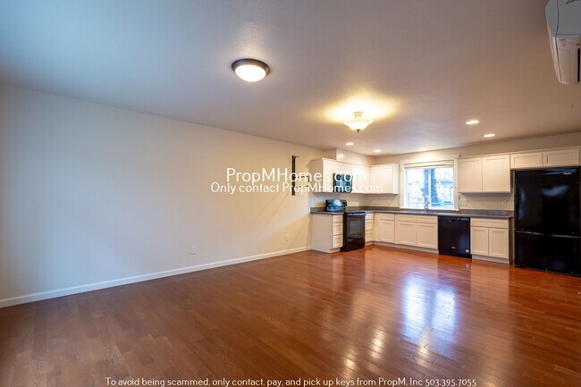 Foto del edificio - Two Bedroom Home In Montavilla! W/ Balcony!!