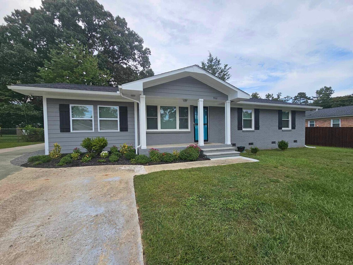 Foto principal - 982 Wayside Rd