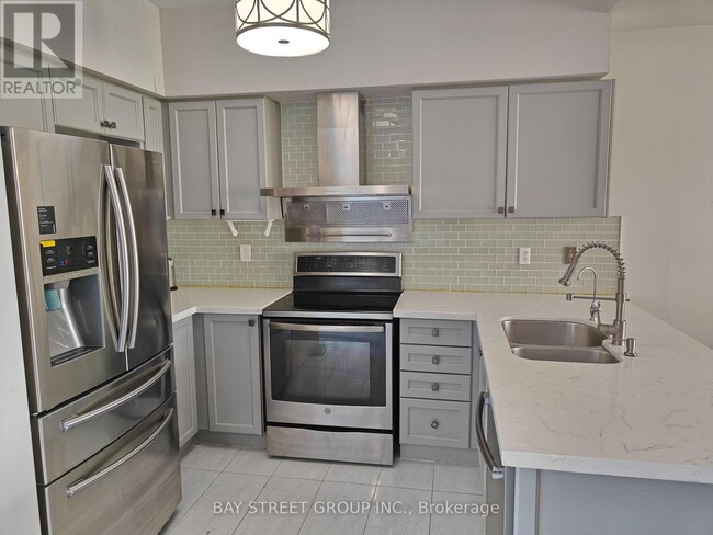 Building Photo - 256 Glenashton Dr