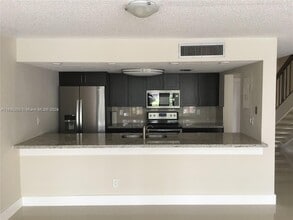 Building Photo - 10951 N Lakeview Dr