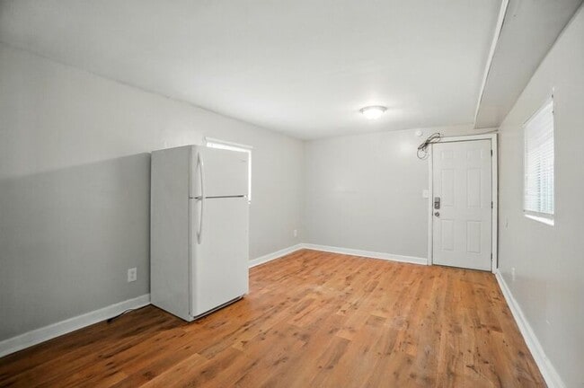 Building Photo - 39 Wuest St