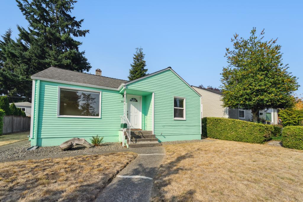 Primary Photo - Wonderful West Seattle Home - 2 bedrooms