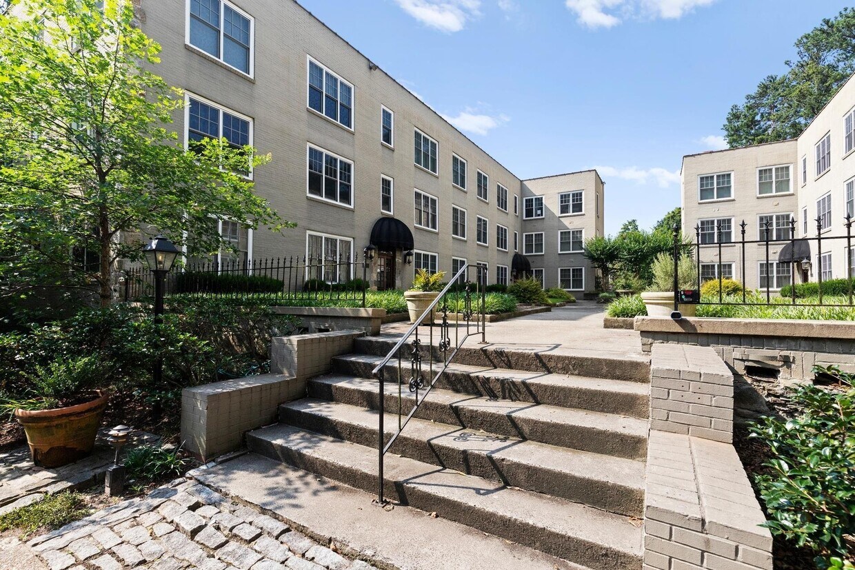 Primary Photo - 28 Collier Rd NW
