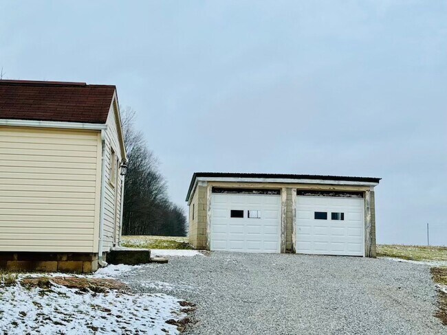Building Photo - 2 bedroom in a country setting