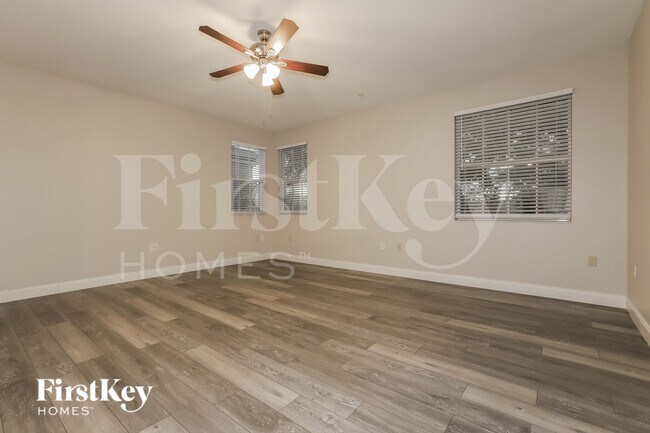 Foto del edificio - 8109 Orange Spring Dr