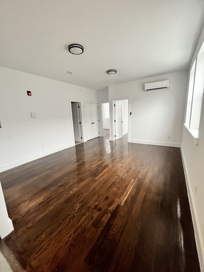 Foto del edificio - 664 Ocean Ave