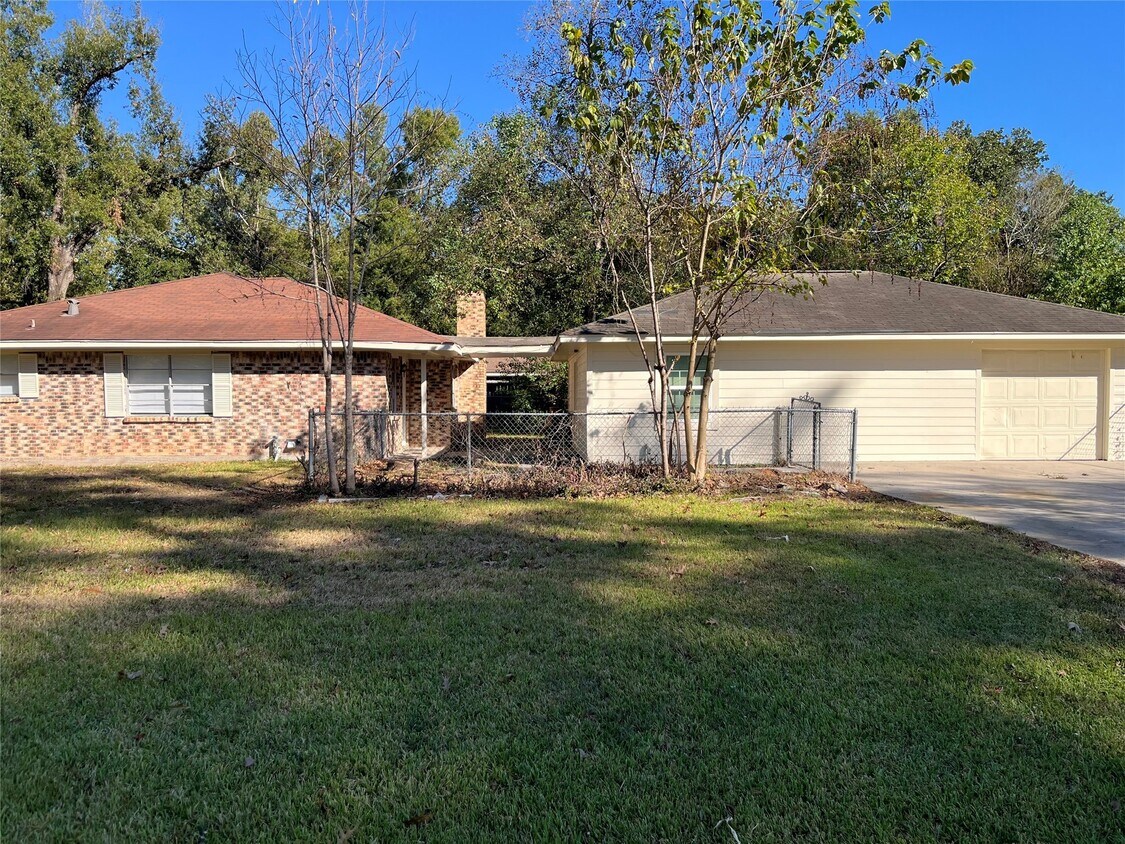 Primary Photo - 2402 Fawnwood Ln