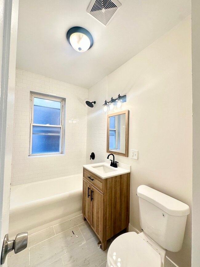 Foto del edificio - 1150 N Lawndale Ave