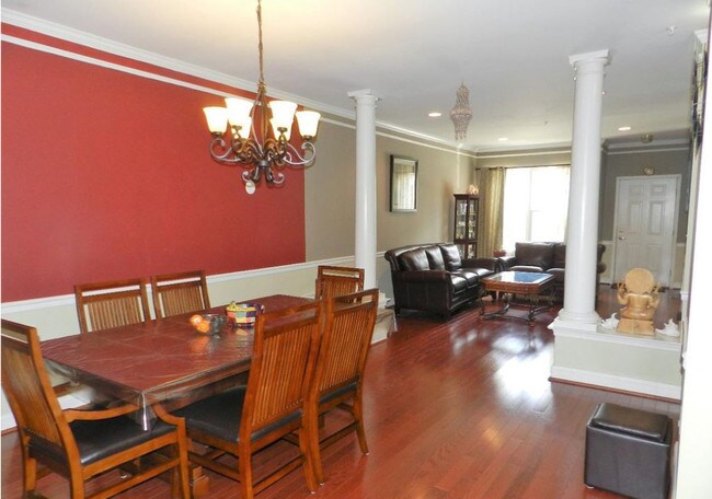 Foto del edificio - 219 Tall Pines Dr