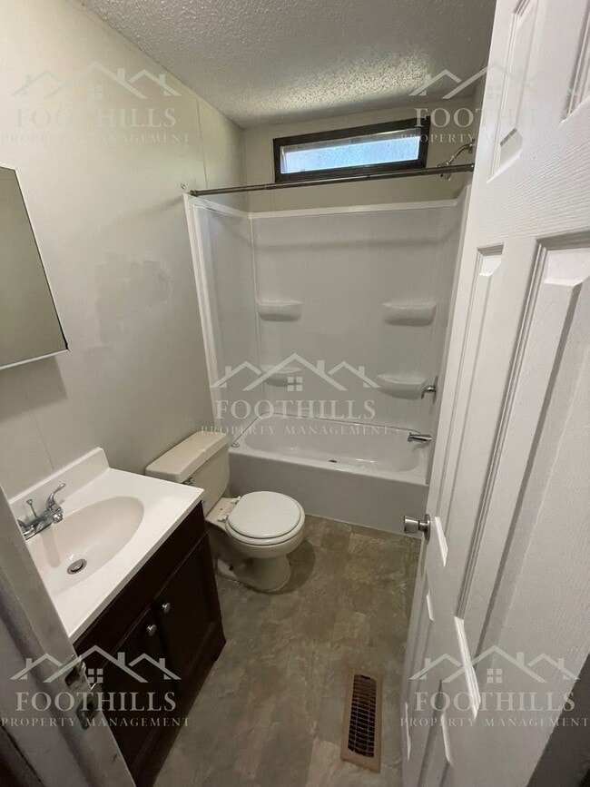 Building Photo - 2-Bed/2-Bath Mobile Home with Outdoor Deck...
