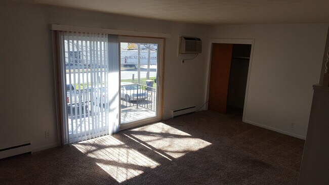 Foto del edificio - Spacious 1 Bed 1 Bath in the heart of Speedway!