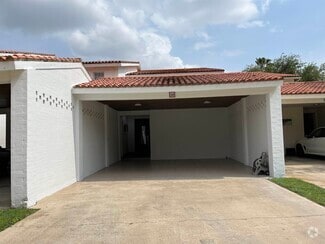 Building Photo - 1800 Country Club Dr