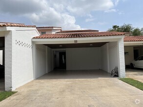 Building Photo - 1800 Country Club Dr