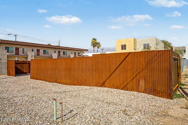 Foto del edificio - 3136 N Winstel Blvd