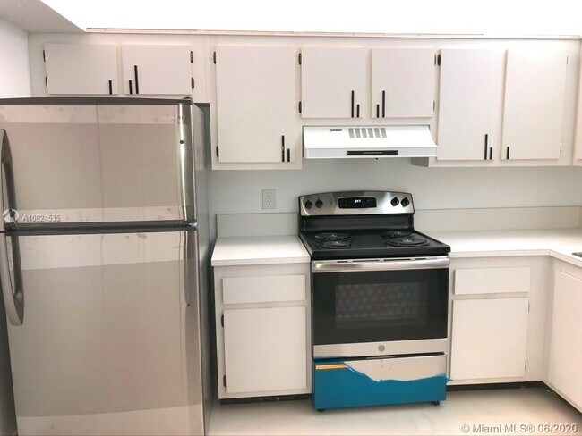 Foto del edificio - 900 NE 195th St