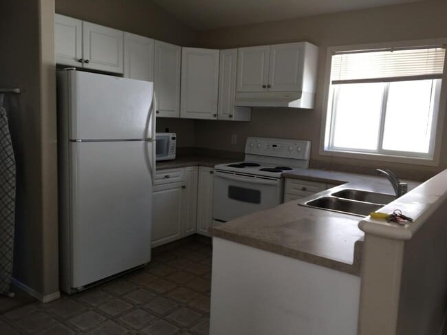 Building Photo - 3 bedroom in Grande Prairie AB T8W 2V3