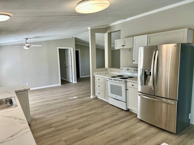 Foto del edificio - 4221 Laurel Crest Dr