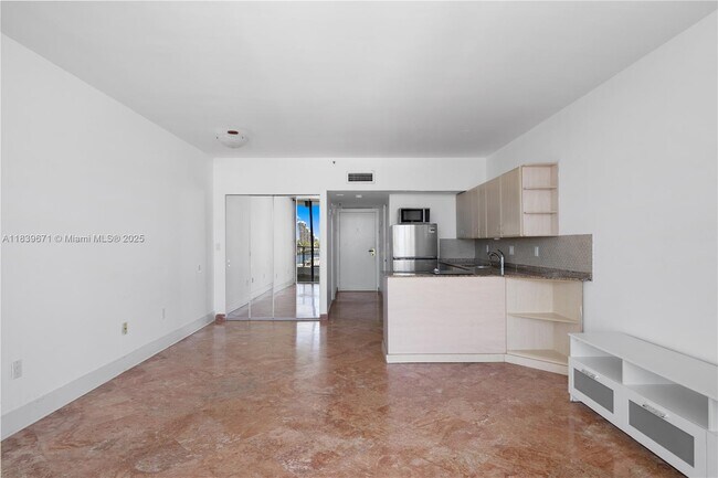 Foto del edificio - 555 NE 15th St