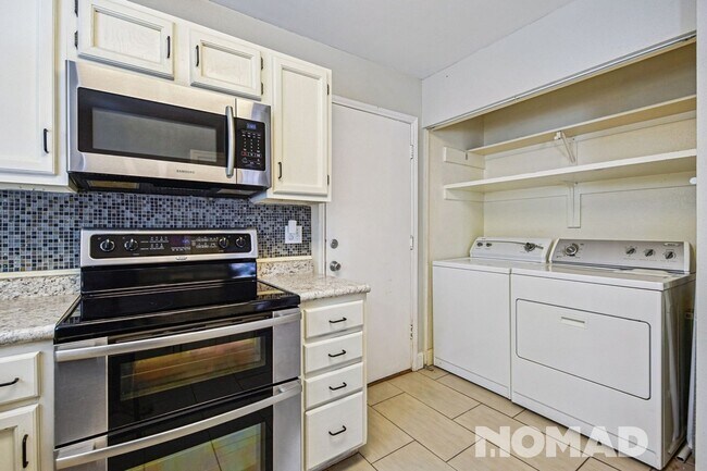 Foto del edificio - 2700 Cedar Ln